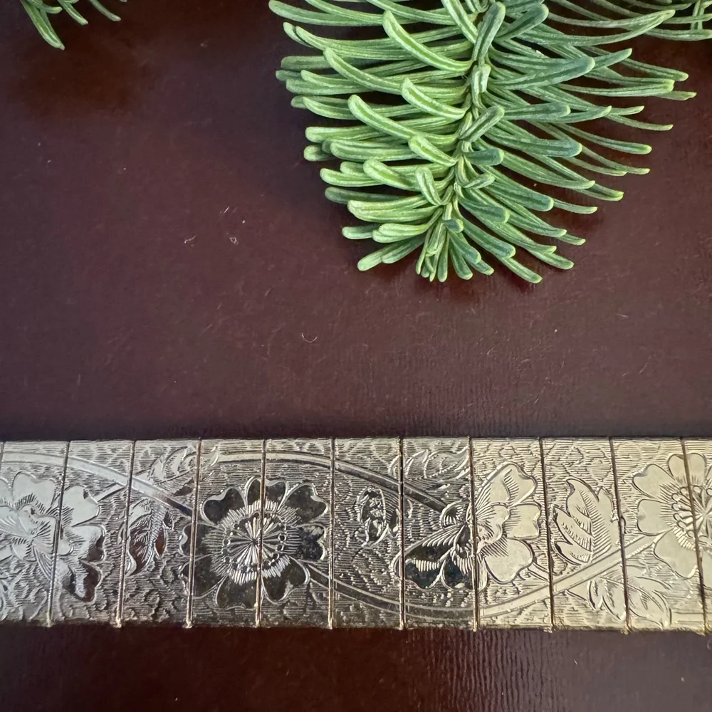 Source Unknown Gold and Silver Floral Bracelet - Picture 3 of 4